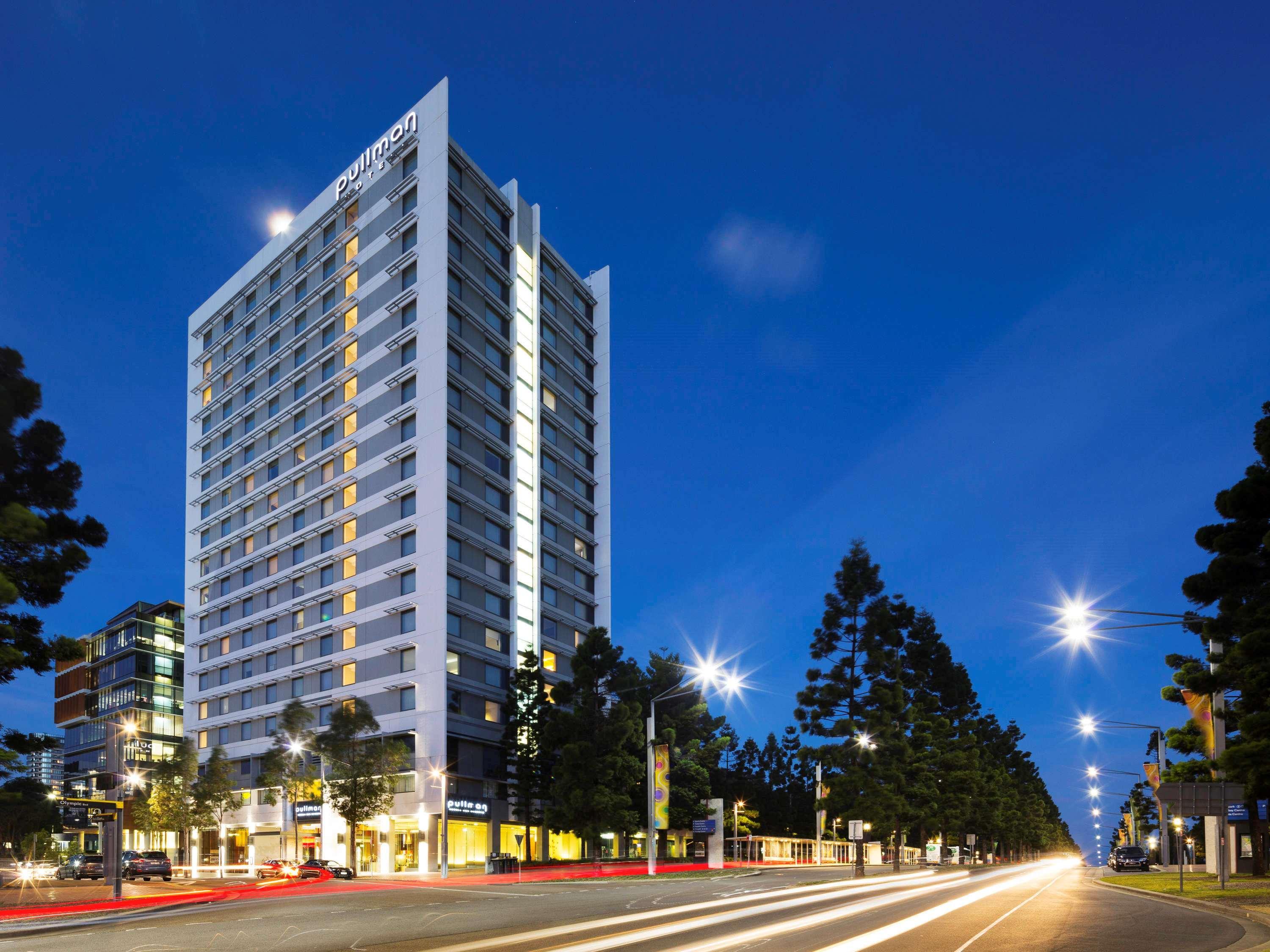 Pullman Sydney Olympic Park Hotel Exterior photo The hotel at night