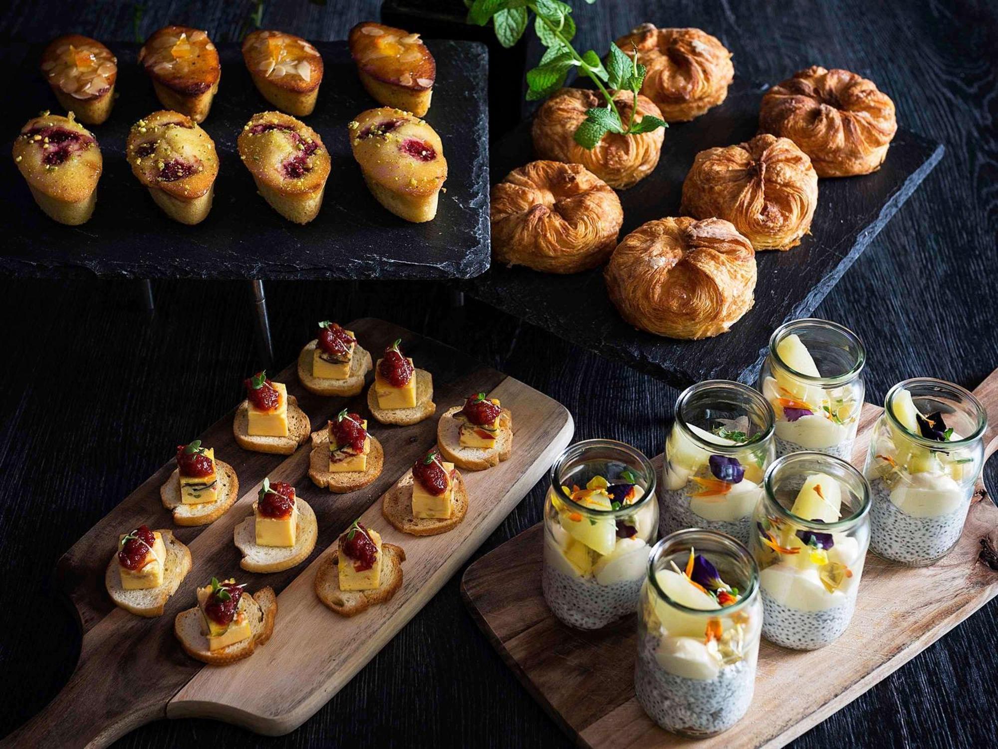 Pullman Sydney Olympic Park Hotel Exterior photo Canapés